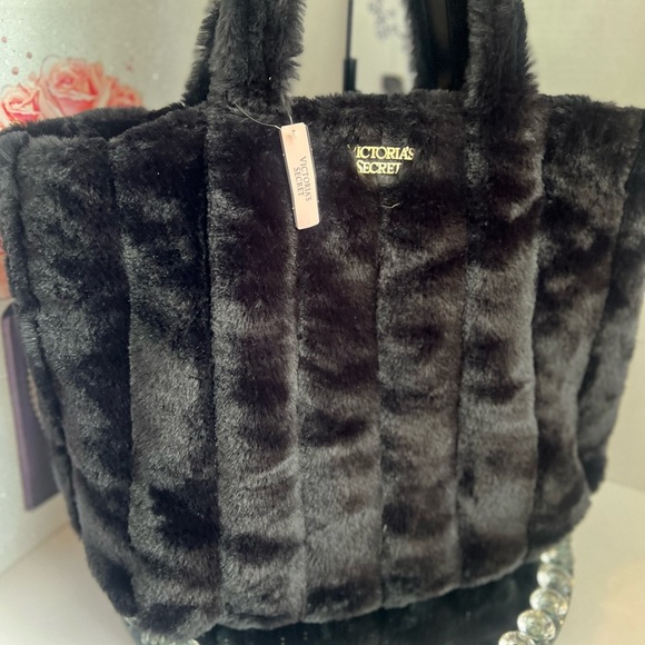 Victorias Secret NWT Hobo Weekender Black Faux Fur Tote Bag - Picture 4 of 6
